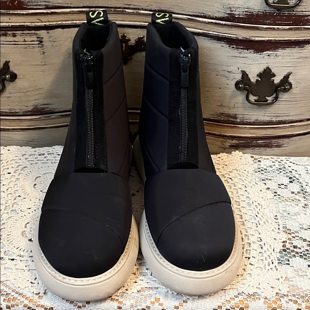 Toms boots 🥾